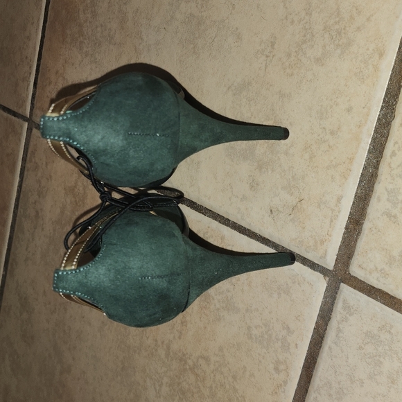 New Marc Fisher Heels - Picture 4 of 5